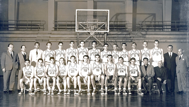 Nel 1961/62 il Simmenthal fu campione d'Italia sia con la Prima Squadra che nel campionato Juniores. Nella foto (da sx in piedi): Casati (d.s.), Frattini (medico), Rubini (coach), Gamba, Pieri, Velluti, Volpato, Ongaro G.D., Binda, Riminucci, Vescovo, Sardagna, Ongaro L., Vittori, Bogoncelli (presidente), Sada (sponsor); (da sx, seduti): M.Brega, Guidoni, G.Rubini, P.Brega, Coli, Schiavon, Masini, Longhi, Canetta, Pedrazzini, Fassi (coach), Bassi (massaggiatore). Per gentile concessione di  Paolo Vittori 